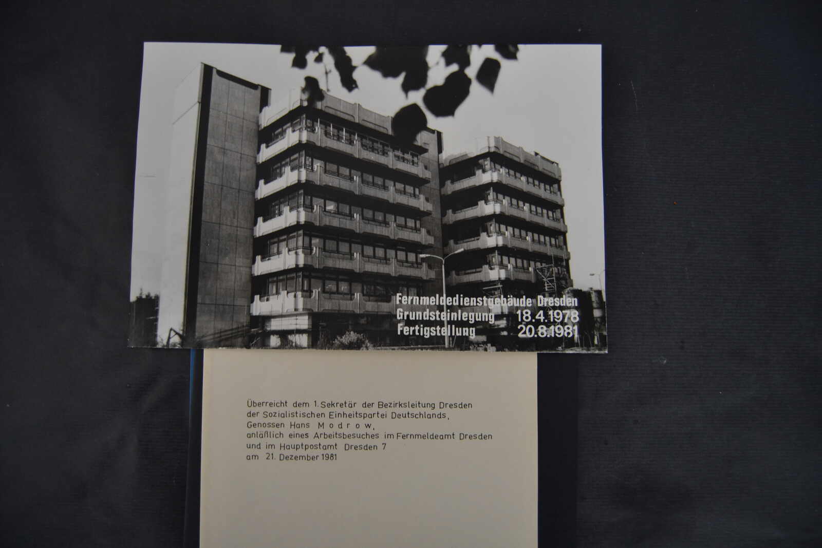 DDR, 1947/89, 17 versch. Gedenkblätter im A4/A5-Format, dabei ...