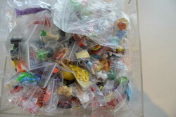 Plastekiste mit Überraschungseier-Spielzeug mit Happy Hippos u.ä., ...