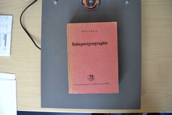 8700: Letteratura