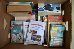 Katalog- und Literatur-Konvolut, dabei div. Michel-Kataloge wie ...