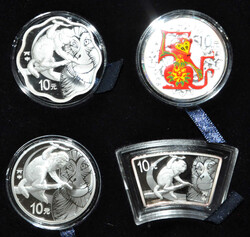 2016, Münzset "Jahr des Affen" mit 4mal 10 Yuan (1 Oz. Silber), ...