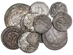 30: Islamic Coins