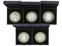 Lote 5 monedas 10 Kroner. 2005 a 2007. AR. En estuches originales con ...