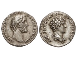 Denario. 140 d.C. ANTONINO PÍO y MARCO AURELIO. Anv.: ANTONINVS AVG ...