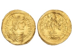 Tremisis. JUSTINIANO I (527-565 d.C.). CONSTANTINOPLA. Anv.: D.N. ...