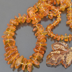 550.40: Schmuck, Broschen / Nadeln