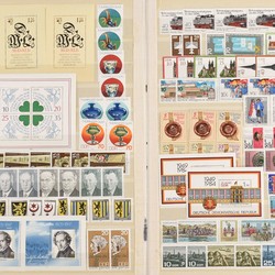 400: Münzen, Briefmarken
