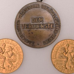 400: Münzen, Briefmarken