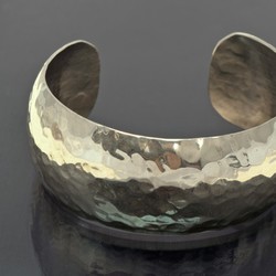 550.20: Jewelry, armrings and bracelets