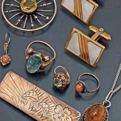 550.40: Jewelry, brooches and pins