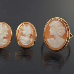 550.40: Jewelry, brooches and pins