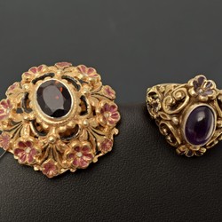 550.40: Jewelry, brooches and pins