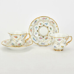 Paar Kaffeetassen mit Untertassen B-Form Streublume Meissen, ...