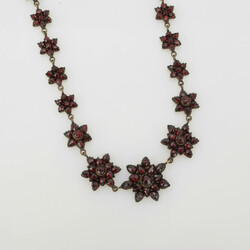 550.30: Jewelry, chains / pendants / necklaces