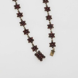 Granatcollier Tombak, Colliermitte aus 5 versch. großen Blüten, ...