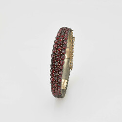 550.20: Jewelry, armrings and bracelets