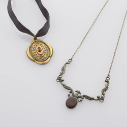 550.30: Jewelry, chains / pendants / necklaces