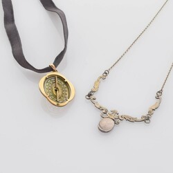 Zwei Colliers Silber 925 und vergoldet, 1 x Colliermitte aus floral ...
