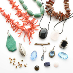 550.70: Jewelry, Lots