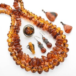 550.70: Jewelry, Lots