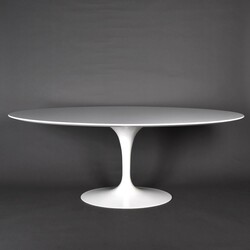 Design-Tisch Eero Saarinen Fa. Knoll, Entwurf von Eero Saarinen als ...