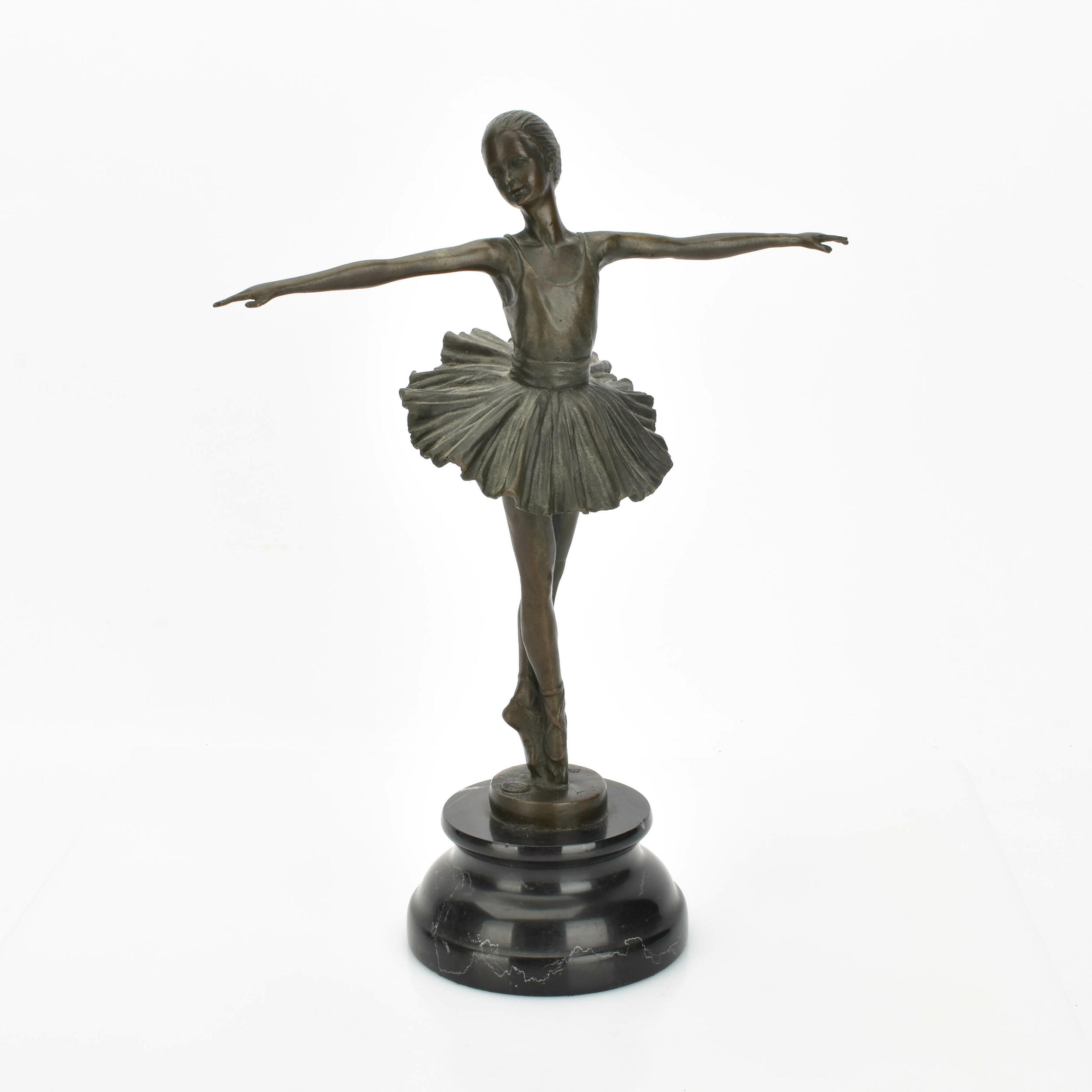 Balletttänzerin  Bronze, dunkel patiniert, junge Ballerina beim ...