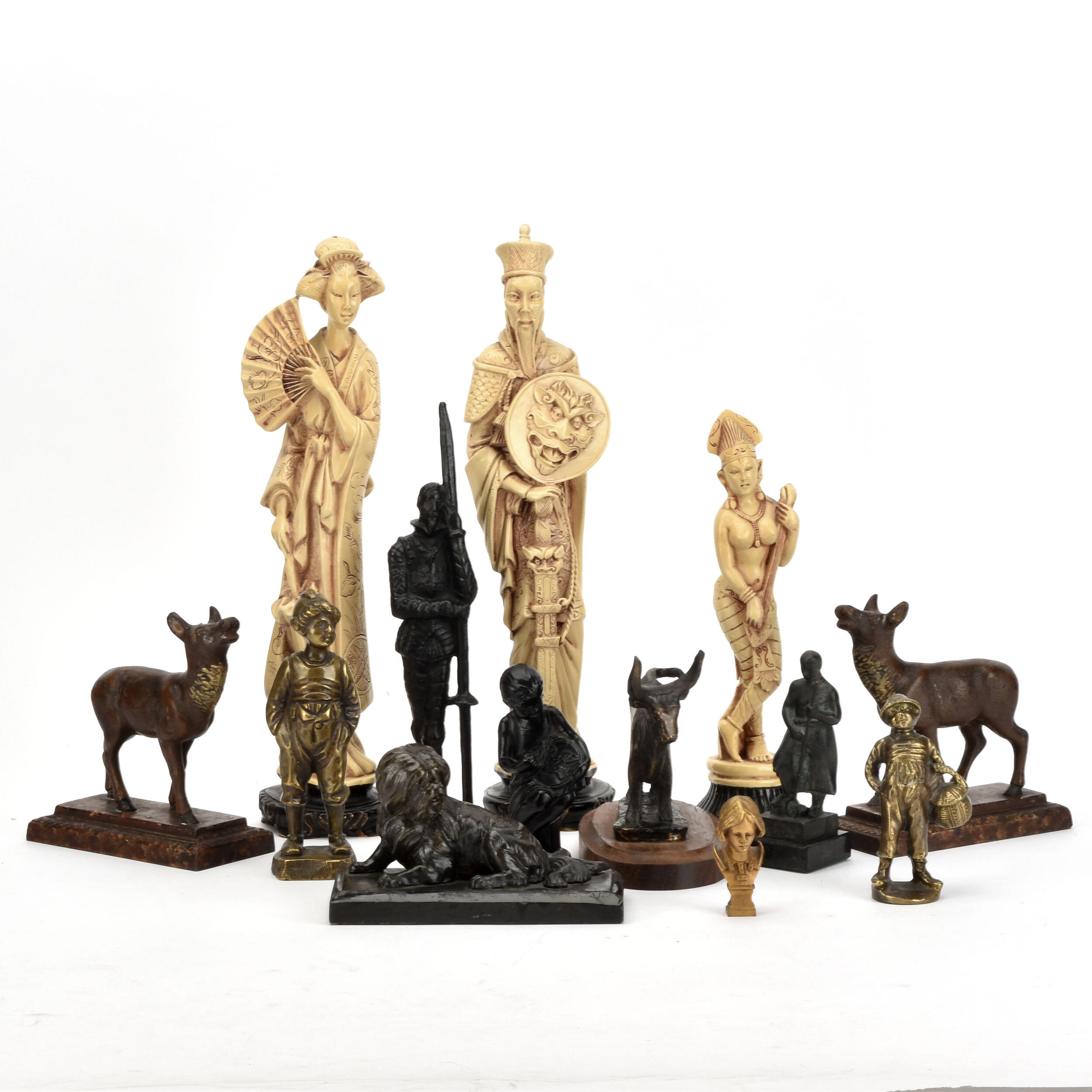 Konvolut Plastiken  Gelb- und Weißguss, patiniert, elfenbeinfarbener ...