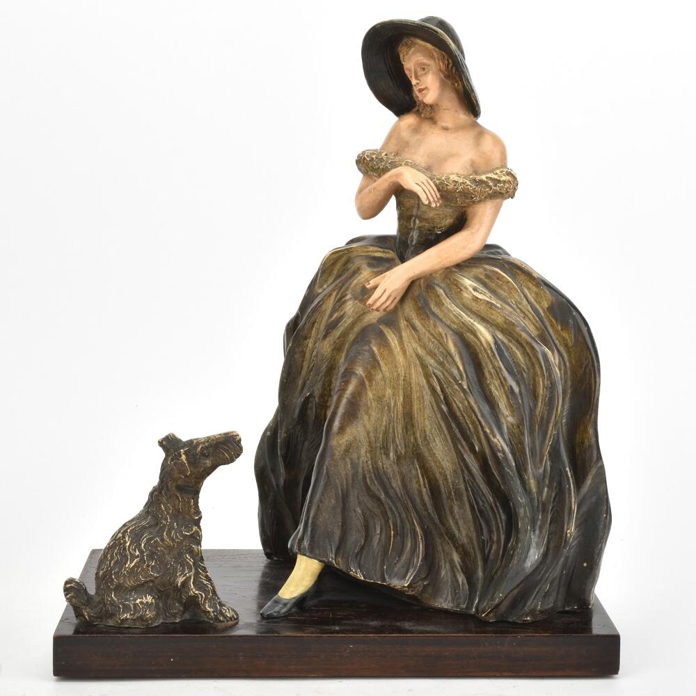 Dame mit Terrier  Keramik, auf Holzsockel montiert, junge Dame in ...
