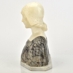 Büste Holländische Frau mehrteiliger Aufbau aus Alabaster und ...