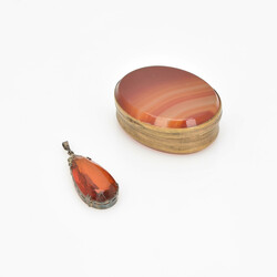 Anhänger und Dose Silber geprüft und Messing, tropfenförmig ...