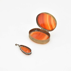 Anhänger und Dose Silber geprüft und Messing, tropfenförmig ...