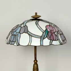 Tischleuchte  im Tiffany-Stil, zweiflammig elektrifiziert, ...
