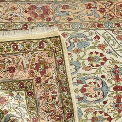 Gebetsteppich Seide, Hereke Selde, am oberen Rand mit arabischen ...