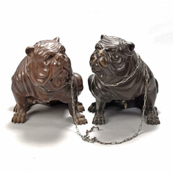 Paar lebensgroße Bulldoggen Bronze, in unterschiedlichen Brauntönen ...