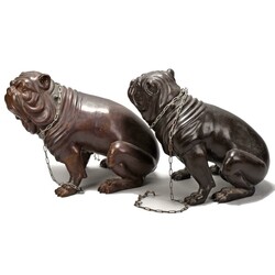 Paar lebensgroße Bulldoggen Bronze, in unterschiedlichen Brauntönen ...