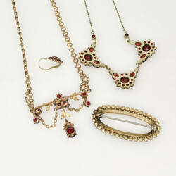 Konvolut Granatschmuck Metall vergoldet, insg. 4 Teile, bestehend aus ...