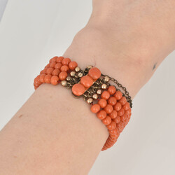 Korallarmband vergoldet, vierreihig mit Anzahl Korallperlen, ...