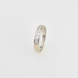 Brillant-Weißgoldring Weißgold 585, 5 Brillanten (zus. ca. 0,09 ct) ...