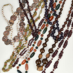 Konvolut Ketten  insg. 9 Stück, versch. Ausführungen, je aus ...