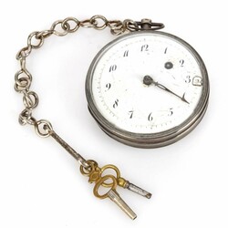 Spindeltaschenuhr 18. Jh. silberfarbenes Uhrengehäuse, weißes ...