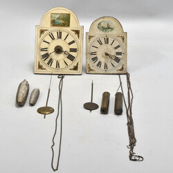  b Paar Schwarzwälder Bogenschilduhren leicht gewölbter Holzschild, ...