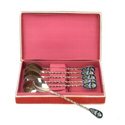 Sechs Souvenirlöffel versilbert, je gerundete Laffe und tordierter ...