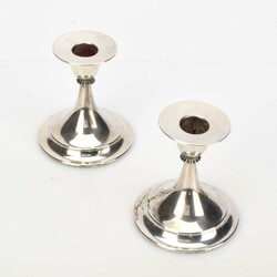 Paar Tischleuchter versilbert, ungemarkt, je einflammig, runder, ...