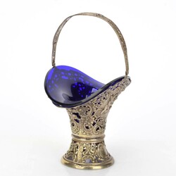 Korbschale mit Glaseinsatz versilbert, ungemarkt, durchbrochen ...