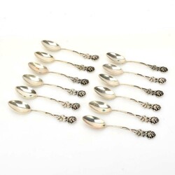 Zwölf Kaffeelöffel Silber 800, undeutlich gemarkt, je in Variation ...