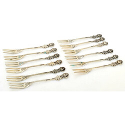 Zwölf Kuchengabeln Silber 800, undeutlich gemarkt, je in Variation ...