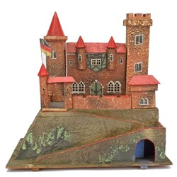 Ritterburg Holz, farbig gestaltet, Fenster mit Schablonendekor, ...
