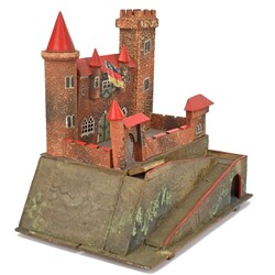 Ritterburg Holz, farbig gestaltet, Fenster mit Schablonendekor, ...