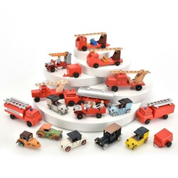 Konvolut Miniaturfahrzeuge u.a. Werkstatt Reiner Flath, Seiffen, Holz ...