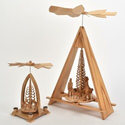 Drei Tischpyramiden Holz, gedrechselt und geschnitzt, tlw. farbig ...